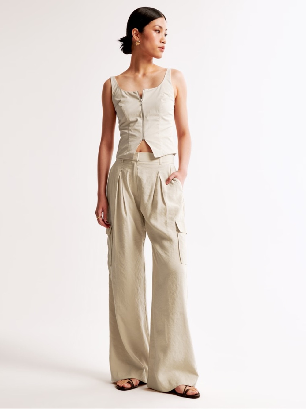 Abercrombie & Fitch drapey tailored cargo pants size 26 short